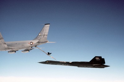 800px-Boeing_KC-135Q_refueling_SR-71.jpg