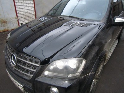 hood mercedes.JPG