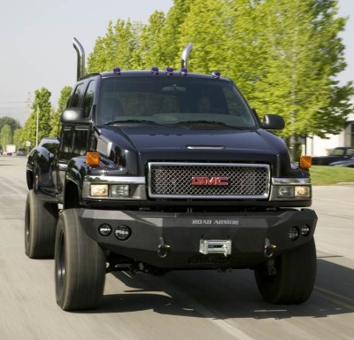 163_0708_35z+2007_gmc_c4500_4x4_crew_cab_topKick+front_view.jpg