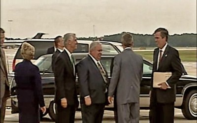 Фаренгейт 9.11 (Fahrenheit 9.11) DVDrip.2004.перевод 1.Визгунов 2.DVO 3.MVO (0-10-11-05).jpg