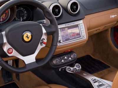 2010-ferrari-california-interior-with-mygig-close-up-.jpg